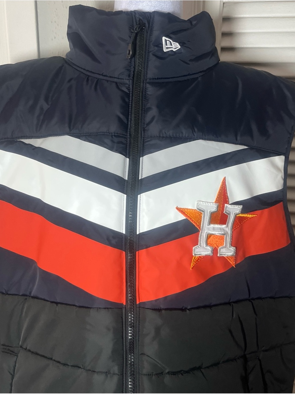 New Era Houston Astros black sleeveless puffer jacket with chevron emblem sz XL - Picture 3 of 10